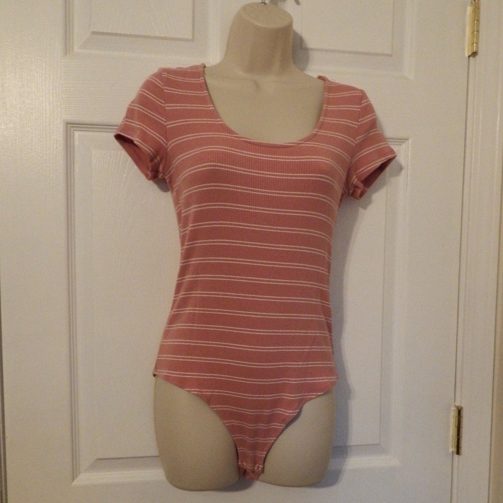 Forever 21 bodyshit, short sleeve, Size L